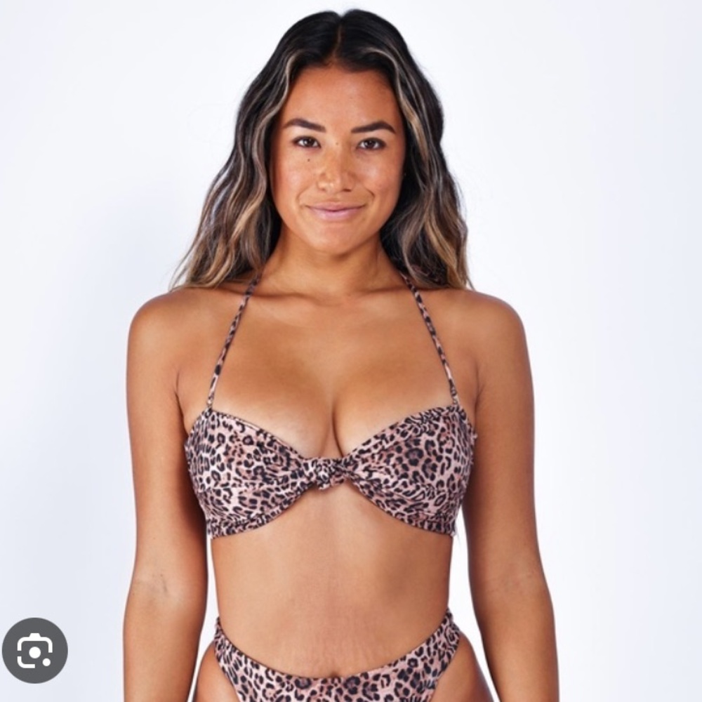 Skatie Lyndi Kualoa Small BNWT
